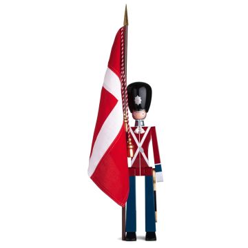 Kay Bojesen Fanebærer mellem størrelse